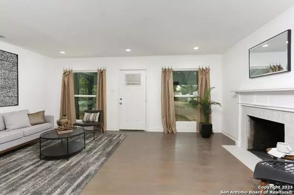 417 ALEXANDER HAMILTON DR, San Antonio, TX 78228-3126