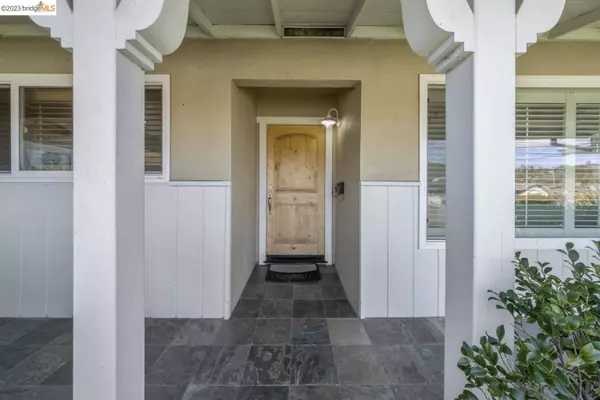 917 Las Pavadas Ave, San Rafael, CA 94903