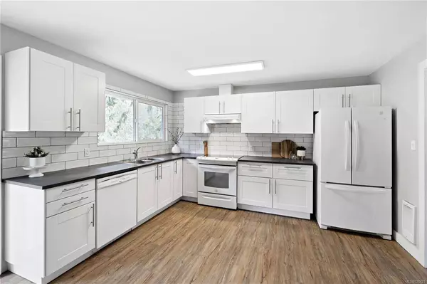 1271 Chatsworth Rd, Hilliers, BC V9K 1V6