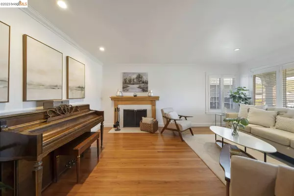 917 Las Pavadas Ave, San Rafael, CA 94903