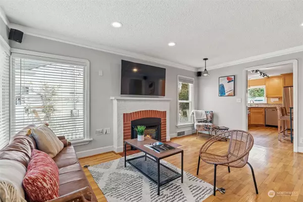 7530 25th AVE NW, Seattle, WA 98117