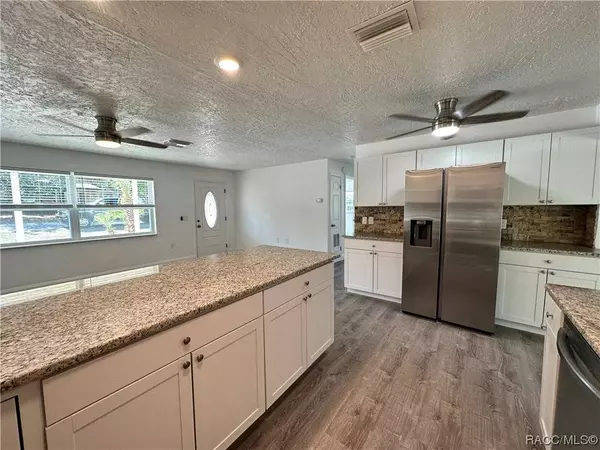 8 N Barbour ST, Beverly Hills, FL 34465