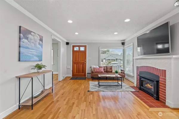 7530 25th AVE NW, Seattle, WA 98117