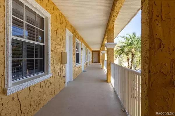 21012 Picasso CT #J205, Land 0 Lakes, FL 34637