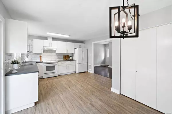 1271 Chatsworth Rd, Hilliers, BC V9K 1V6