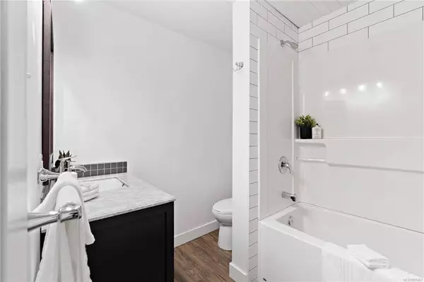 1271 Chatsworth Rd, Hilliers, BC V9K 1V6