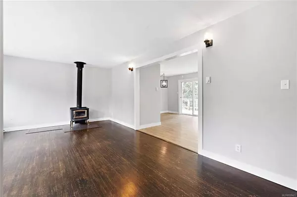 1271 Chatsworth Rd, Hilliers, BC V9K 1V6