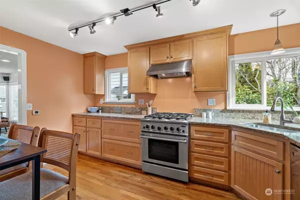 7530 25th AVE NW, Seattle, WA 98117