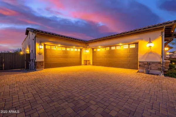 6328 W FETLOCK Trail, Phoenix, AZ 85083