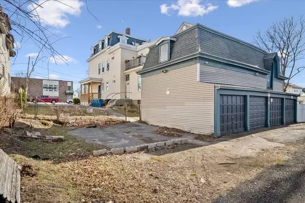 32 Abbott St, Lawrence, MA 01843