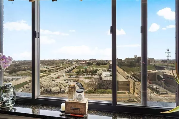 700 E 8th ST #12R, Kansas City, MO 64106