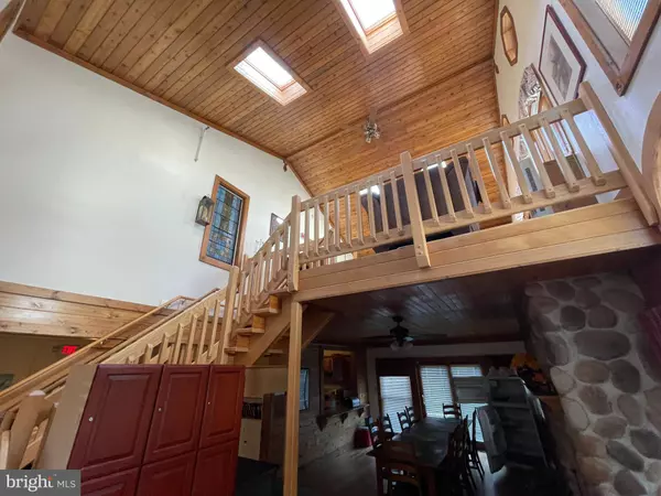 614 LOCUST LN, State College, PA 16801