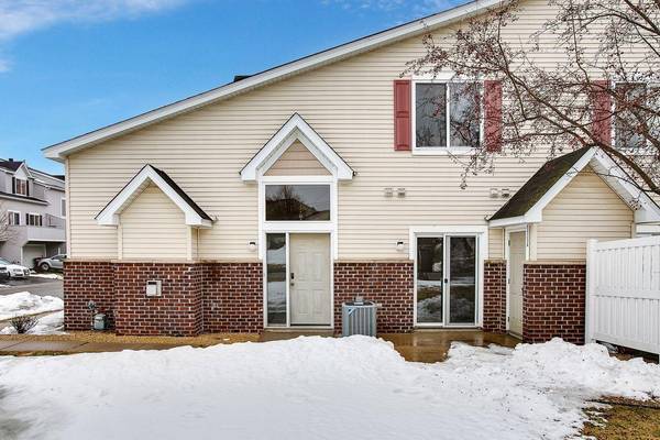 6820 Meadow Grass LN S, Cottage Grove, MN 55016