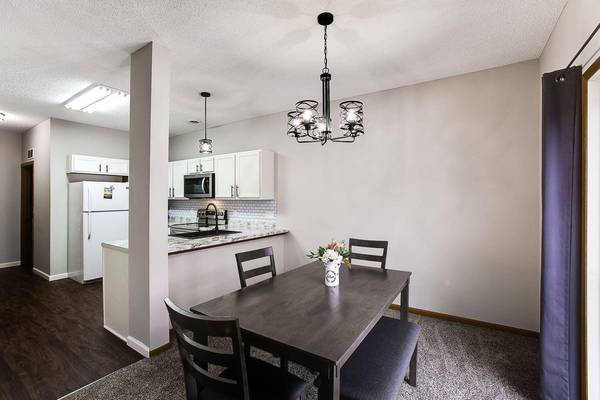 6820 Meadow Grass LN S, Cottage Grove, MN 55016