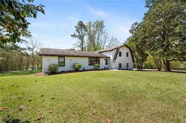 6430 Wells CIR, Douglasville, GA 30135