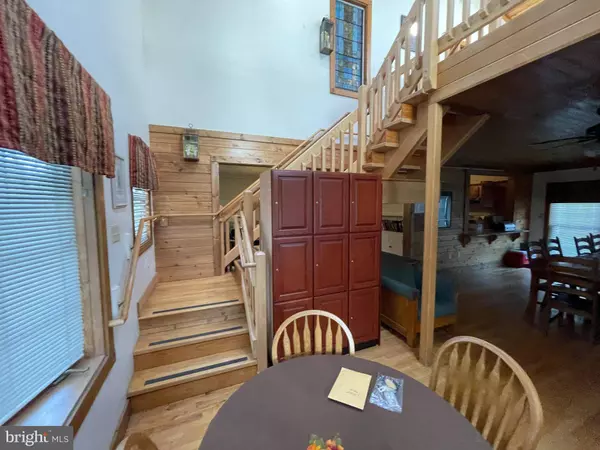 614 LOCUST LN, State College, PA 16801