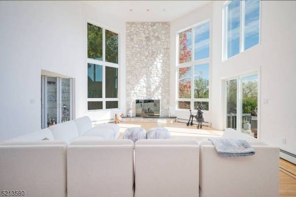 105 Windsor Dr, Montville Twp., NJ 07058