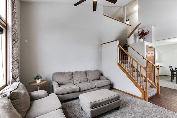 6820 Meadow Grass LN S, Cottage Grove, MN 55016