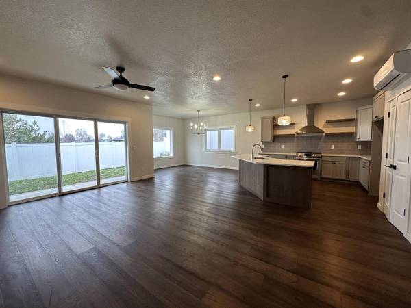 3719 Harper WAY, Medford, OR 97504