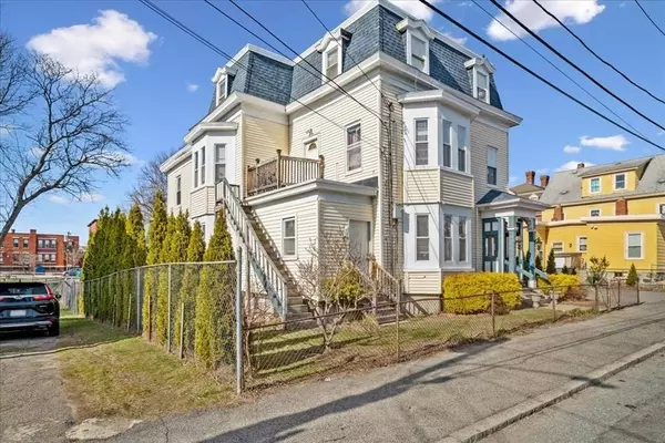 32 Abbott St, Lawrence, MA 01843