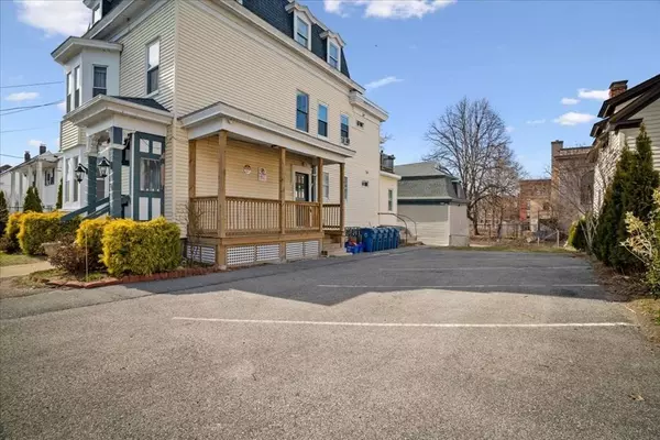 32 Abbott St, Lawrence, MA 01843