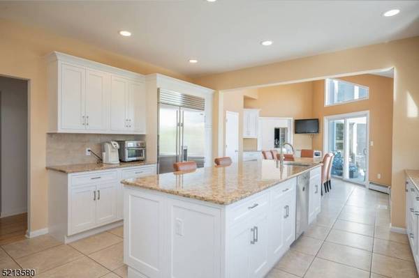 105 Windsor Dr, Montville Twp., NJ 07058