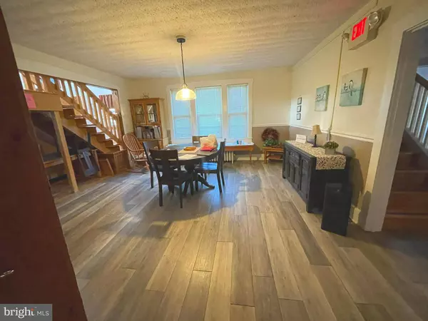 614 LOCUST LN, State College, PA 16801