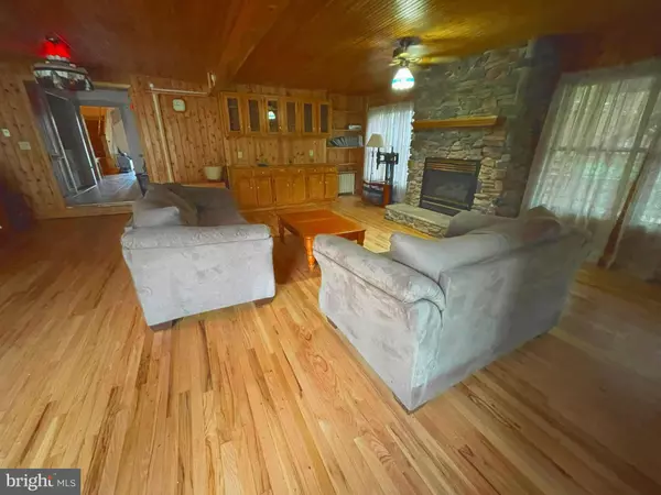 614 LOCUST LN, State College, PA 16801