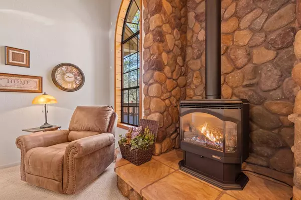 21740 Apple Hill Dr., Sonora, CA 95370