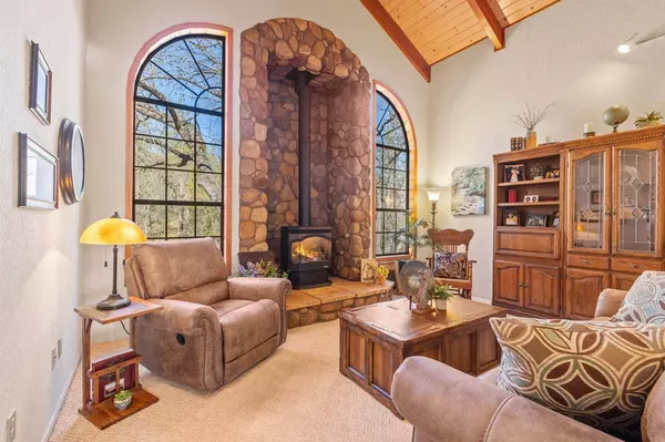 21740 Apple Hill Dr., Sonora, CA 95370