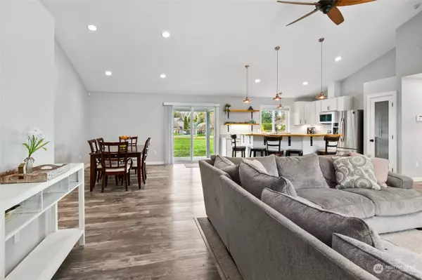 290 Griffith Farm RD E, Sequim, WA 98382