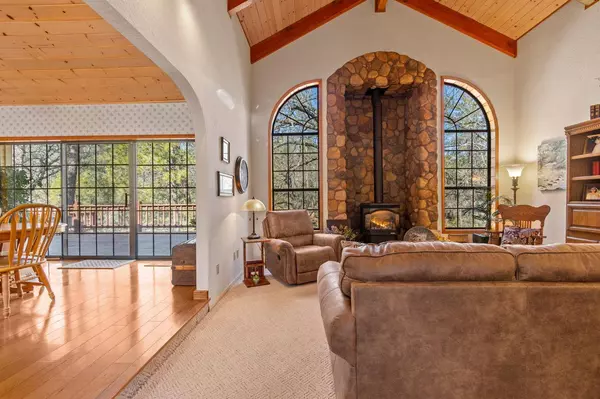 21740 Apple Hill Dr., Sonora, CA 95370