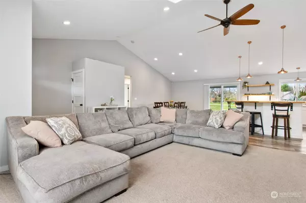 290 Griffith Farm RD E, Sequim, WA 98382