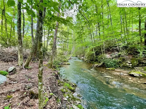 127 Stone Ledge LN, Blowing Rock, NC 28605