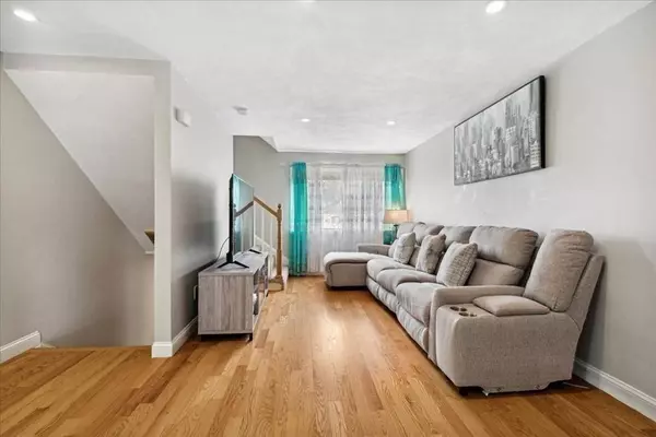 227 Farrwood Dr #227, Haverhill, MA 01835