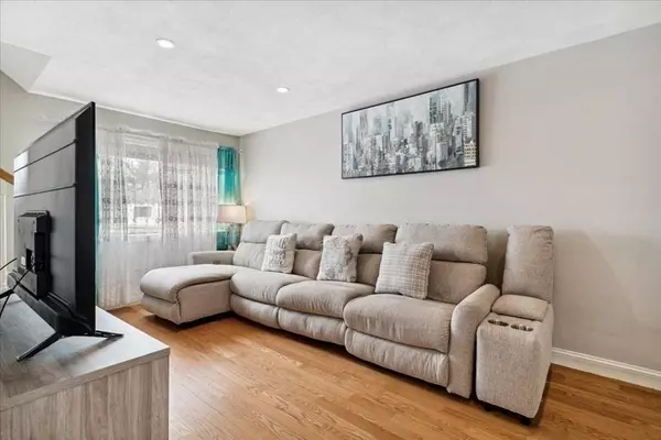 227 Farrwood Dr #227, Haverhill, MA 01835