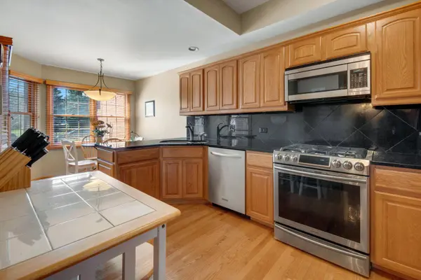 911 Chancel Circle, Glen Ellyn, IL 60137