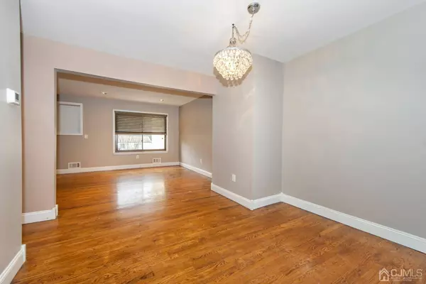 52 Ellen Heath DR, Old Bridge, NJ 07747