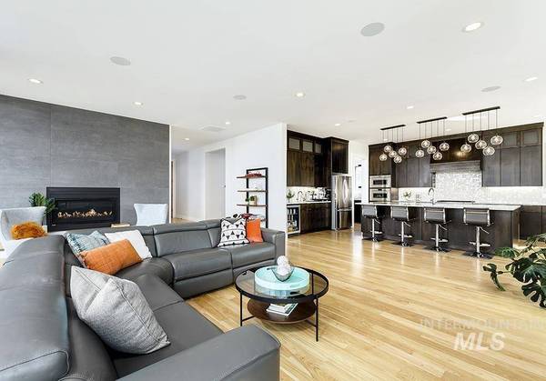 761 N Santa Paula Ct, Boise, ID 83712