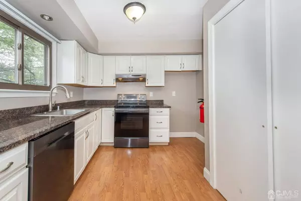 52 Ellen Heath DR, Old Bridge, NJ 07747