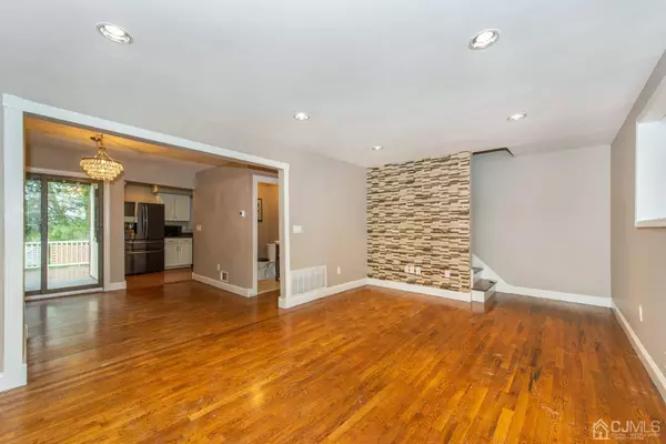 52 Ellen Heath DR, Old Bridge, NJ 07747