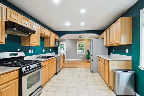 5313 CAMERON BLVD, New Orleans, LA 70122