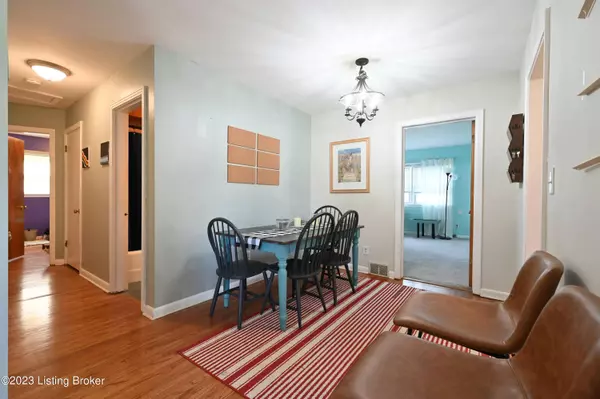 3324 Dean Dr, Louisville, KY 40220