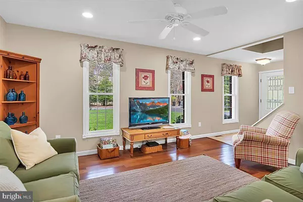 3 SHERWOOD DR, Medford, NJ 08055