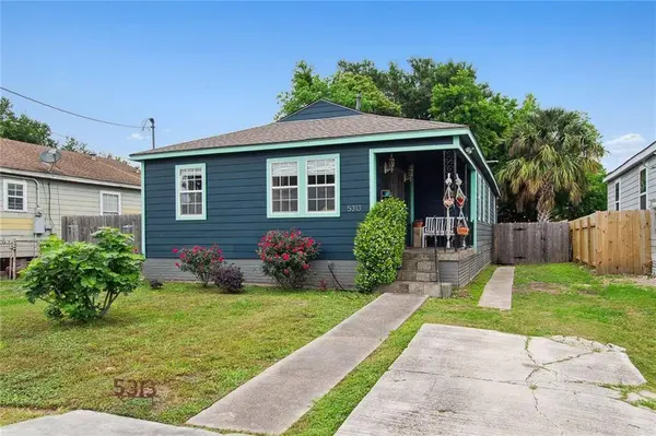 5313 CAMERON BLVD, New Orleans, LA 70122