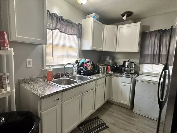 6435 S Benton AVE, Kansas City, MO 64132