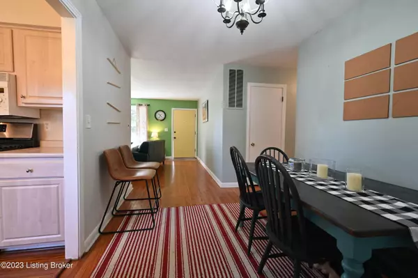 3324 Dean Dr, Louisville, KY 40220