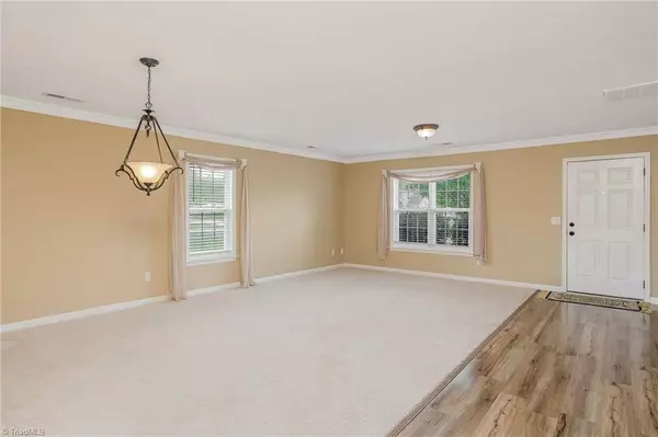 3125 Knoll Ridge DR, Walkertown, NC 27051