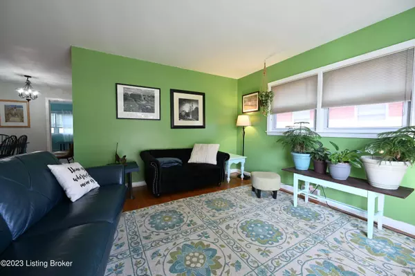 3324 Dean Dr, Louisville, KY 40220