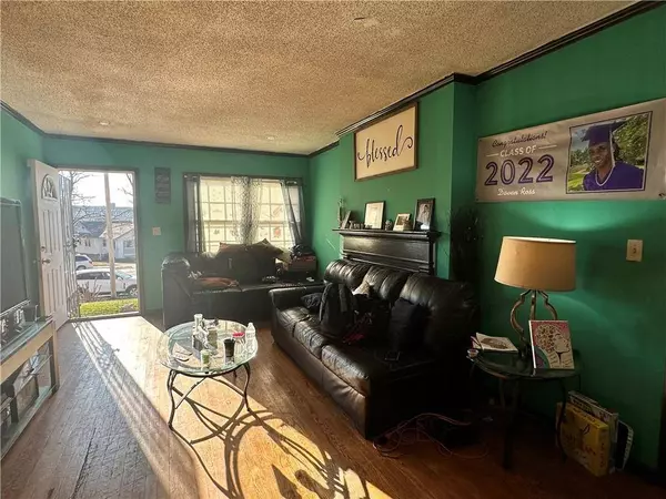 6435 S Benton AVE, Kansas City, MO 64132